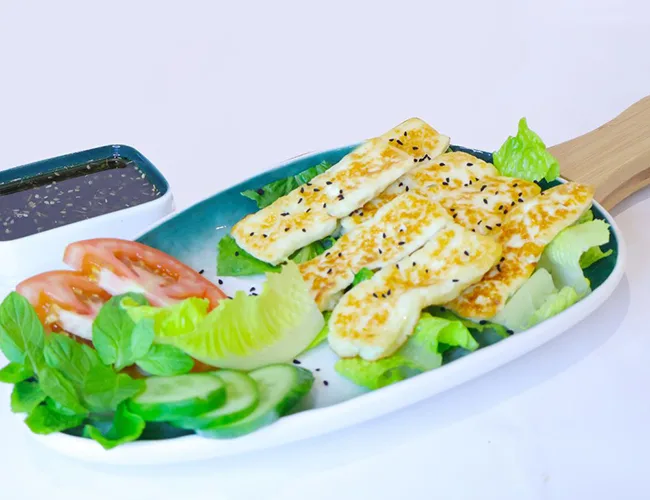 Grilled Halloumi Cheese Plate
